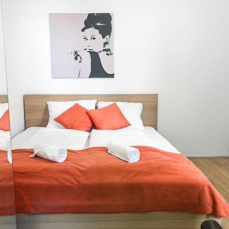 Lovely 2Br Shared Apartment, Enkplatz U3, 15Min To Center Виена Екстериор снимка